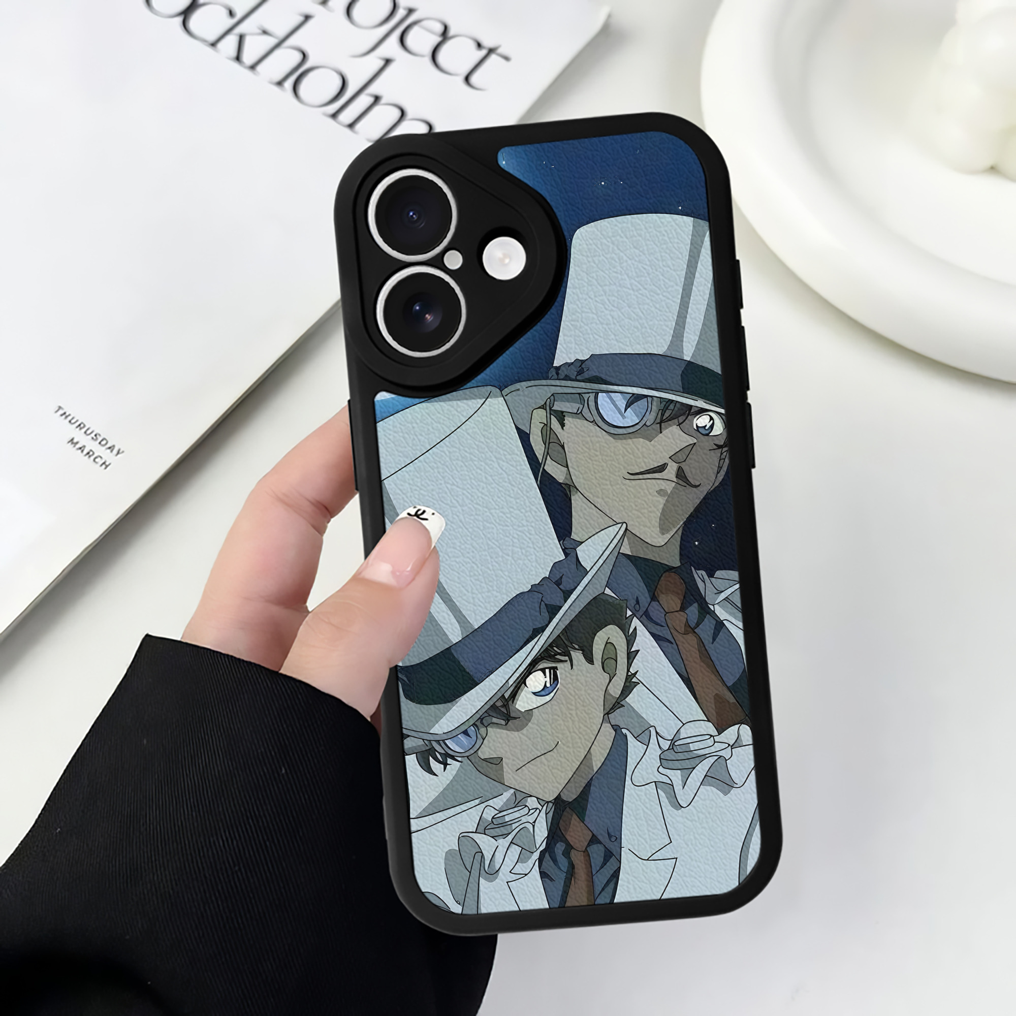 （画像用） 名探偵コナン Detective Conan 【iPhone 16シリーズ対応】シリコンスマホケース（レザー調） 材質：シリコン